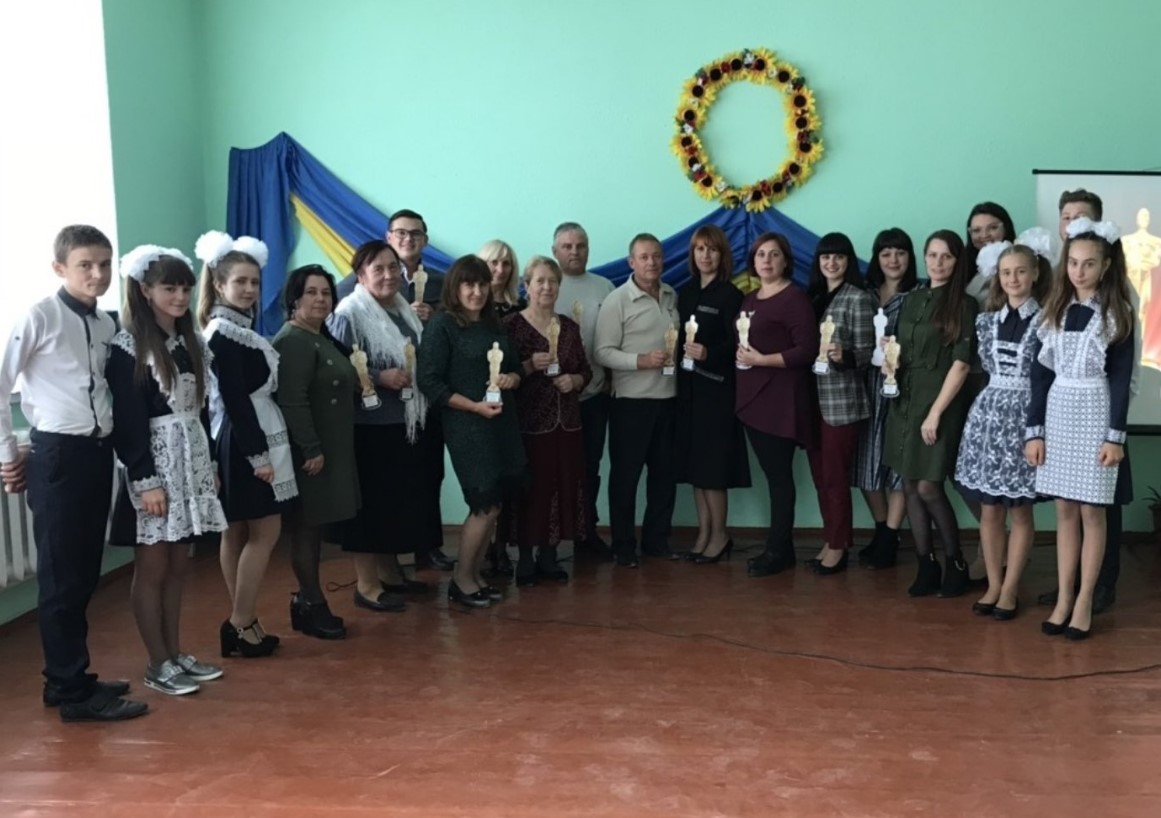 Учні Задубрівського НВК щиро вітають своїх вчителів