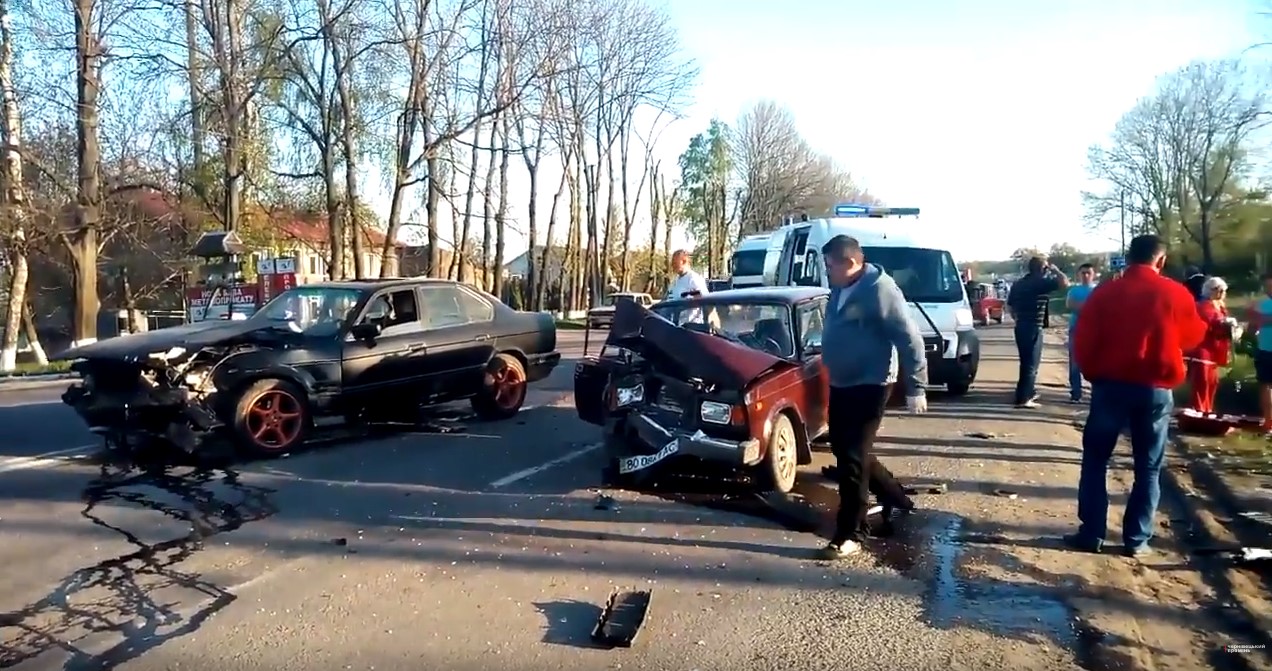 Біля Кіцманя зіткнулися дві автівки